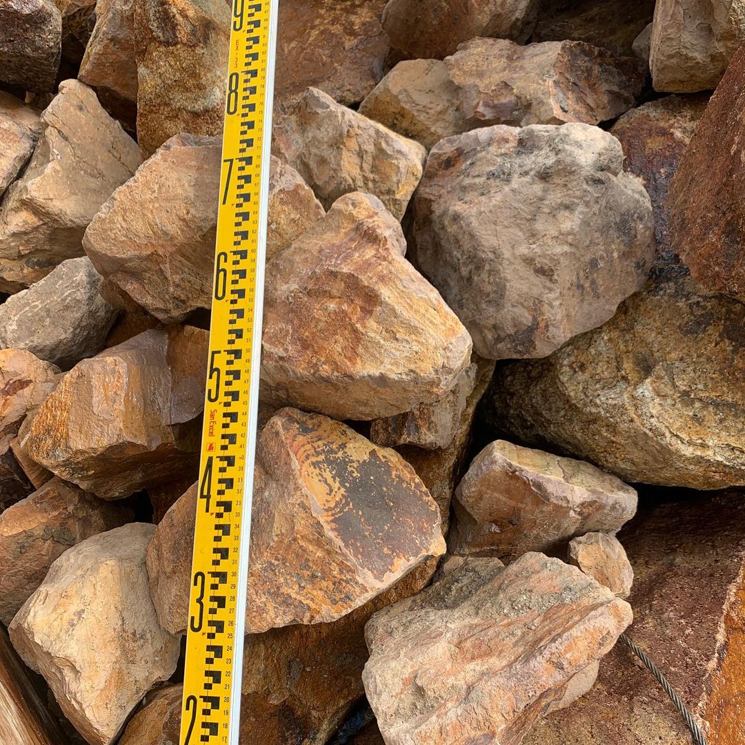 新潟県産の黄華石と黒華石 - 有限会社 持田竹材店