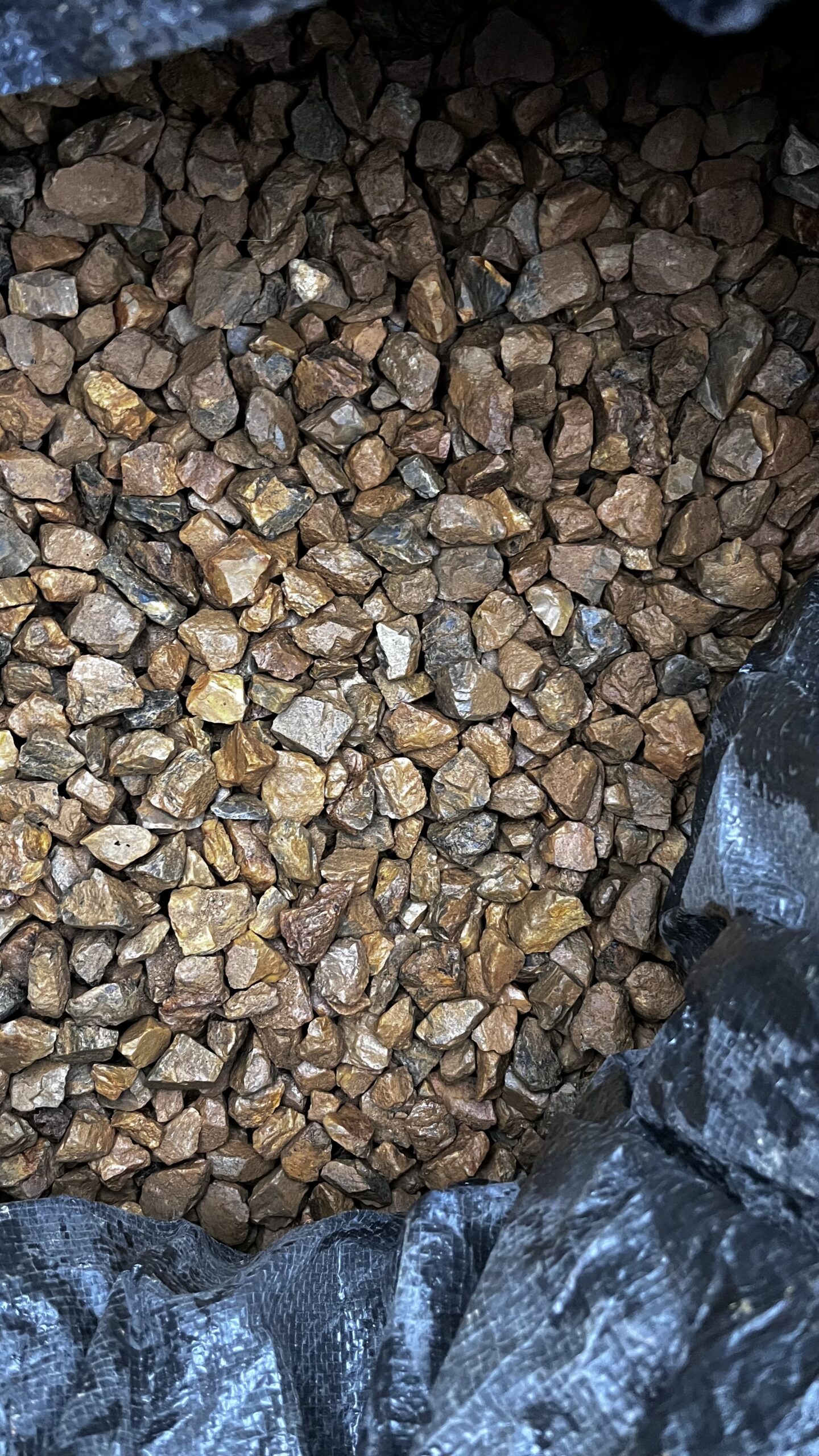 岐阜石・チャート砂利入荷！ - 有限会社 持田竹材店