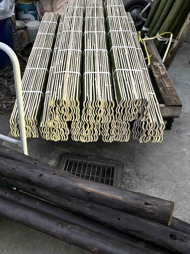 建仁寺垣・割竹入荷しました! - 有限会社 持田竹材店